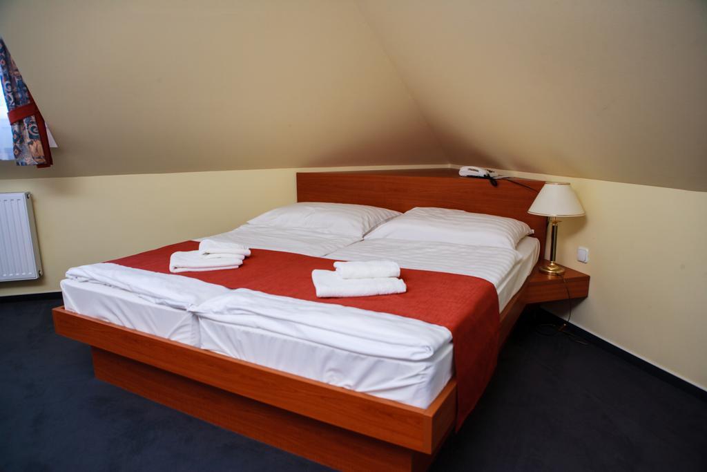 Lipa Hotel Es Etterem Сентготтхард Номер фото