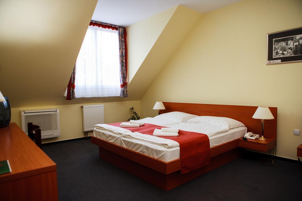 Lipa Hotel Es Etterem Сентготтхард Номер фото